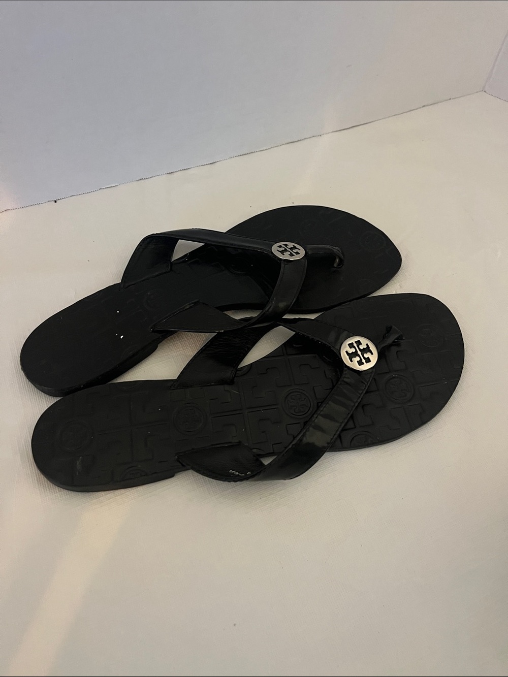 Tory Burch Black Logo Medallion Flip Flops 9M